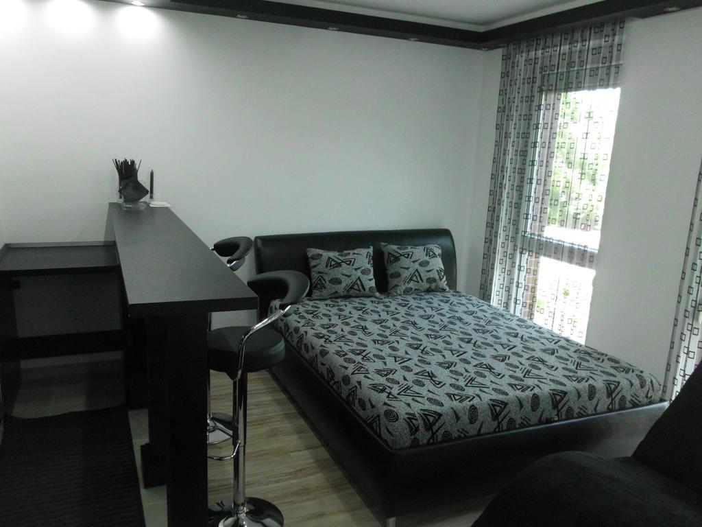 Feszek Apartman Debrecen Bilik gambar